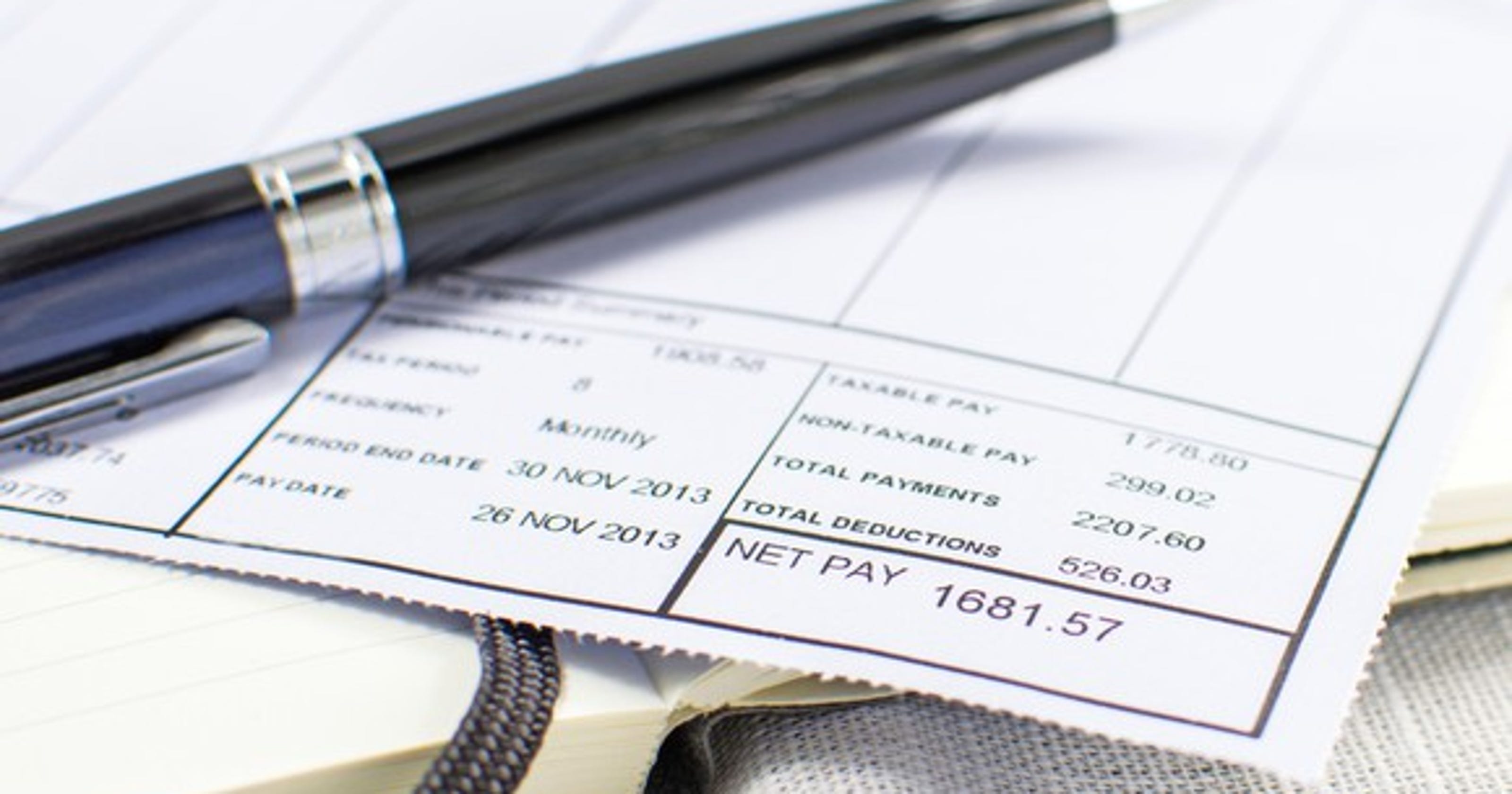how-does-the-average-american-spend-their-paycheck