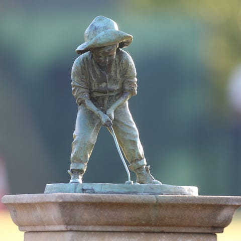 The Putter Boy statue on the practice green at Pin