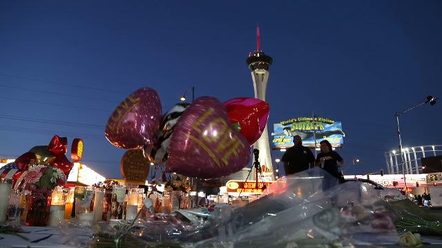 Memorial grows on the Strip for Las Vegas massacre victims