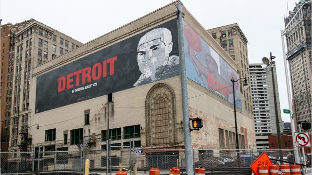 Detroit orders removal of downtown building signs