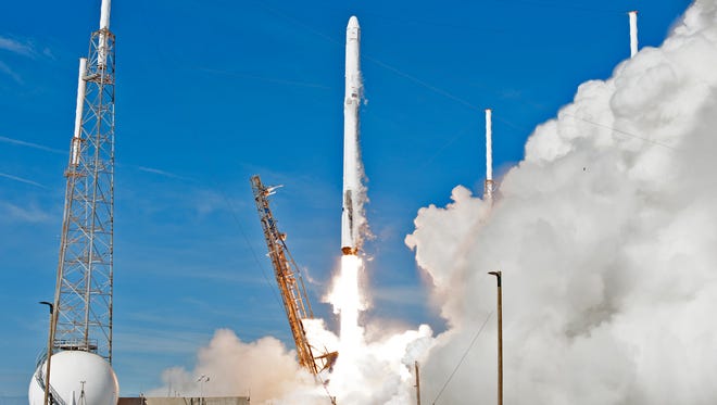 - UW-Madison astrobotanist Simon Gilroy sent mustards seeds to the International Space Station, which arrived last weekend, for a unique experiment in growing plants in zero gravity. - The SpaceX Dragon spacecraft successfully launched at 10:36 a.m. Eastern TimeDec. 15, 2017, from Cape Canaveral Air Force Station in Florida, carrying more than 4,800 pounds of research equipment, cargo and supplies to the International Space Station.