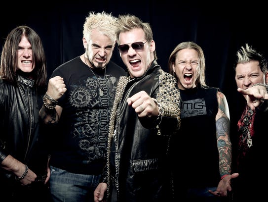 Chris Jericho (center) and Fozzy play the House of
