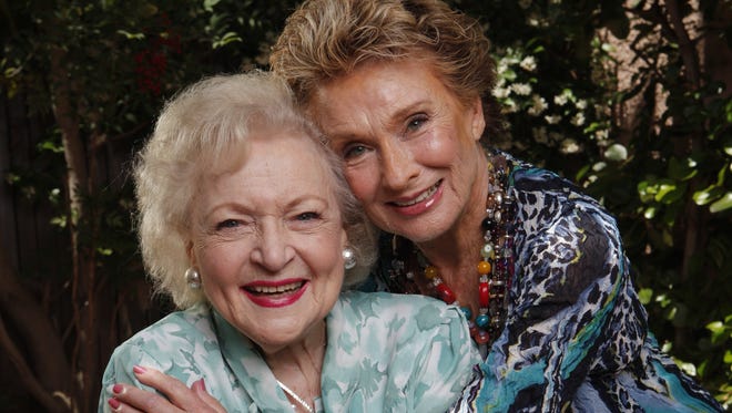 Cloris Leachman and Betty White pose for a photo shoot at the Beverly Hills Hotel in Beverly Hills, CA. The two Mary Tyler Moore Show alums were flying high in two hotly anticipated summer films: Betty White is a naughty 90-year-old "gammy" in the comedy The Proposal and Cloris Leachman in the Quentin Tarntino WWII filme Inglourious Basterds.