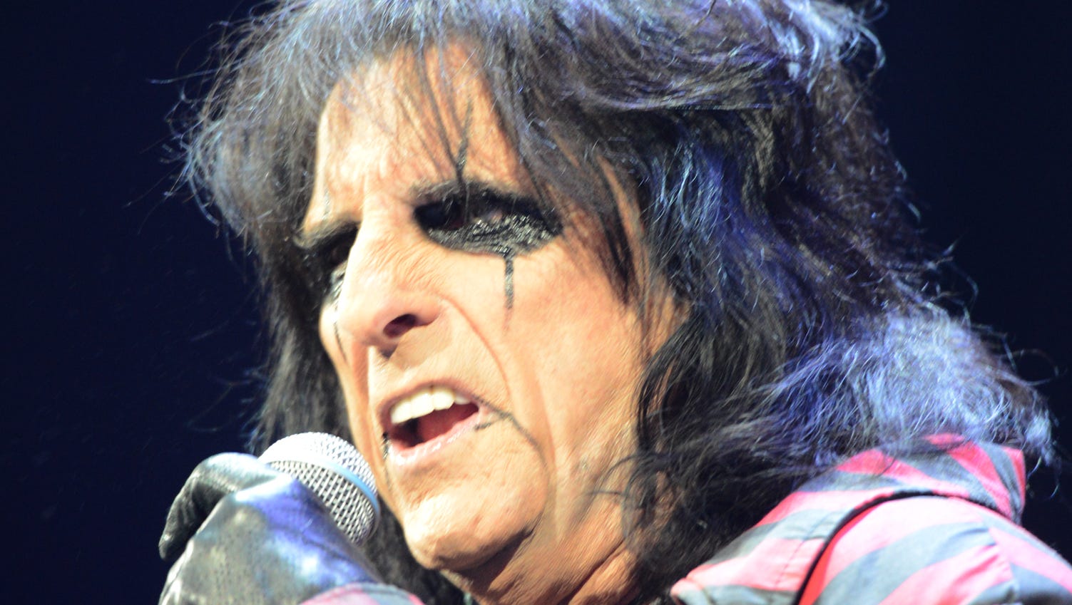 Is Aaron Rodgers staying with Packers? Even Alice Cooper