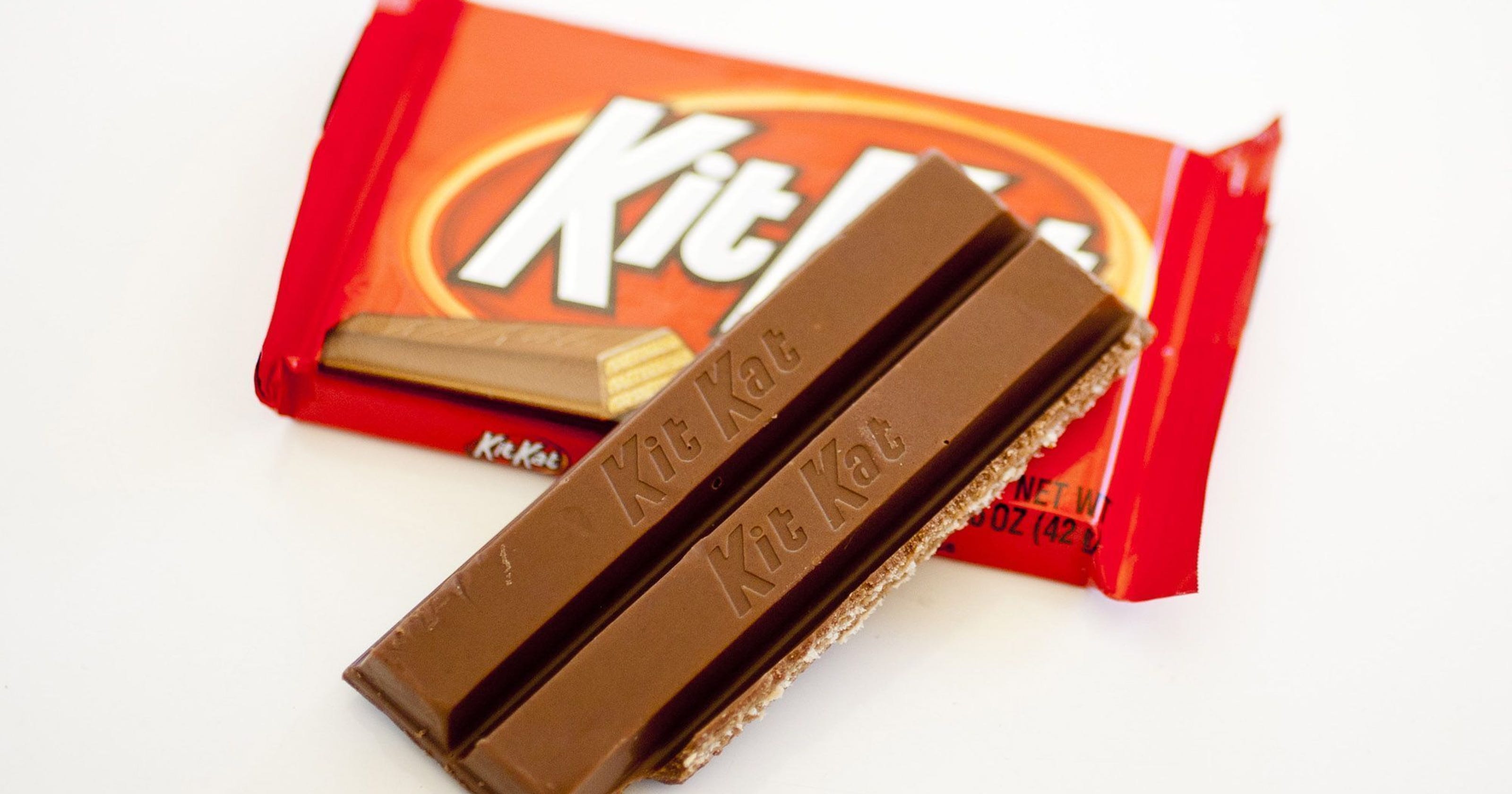 Man who ate Kit Kat bar wrong uses one to propose