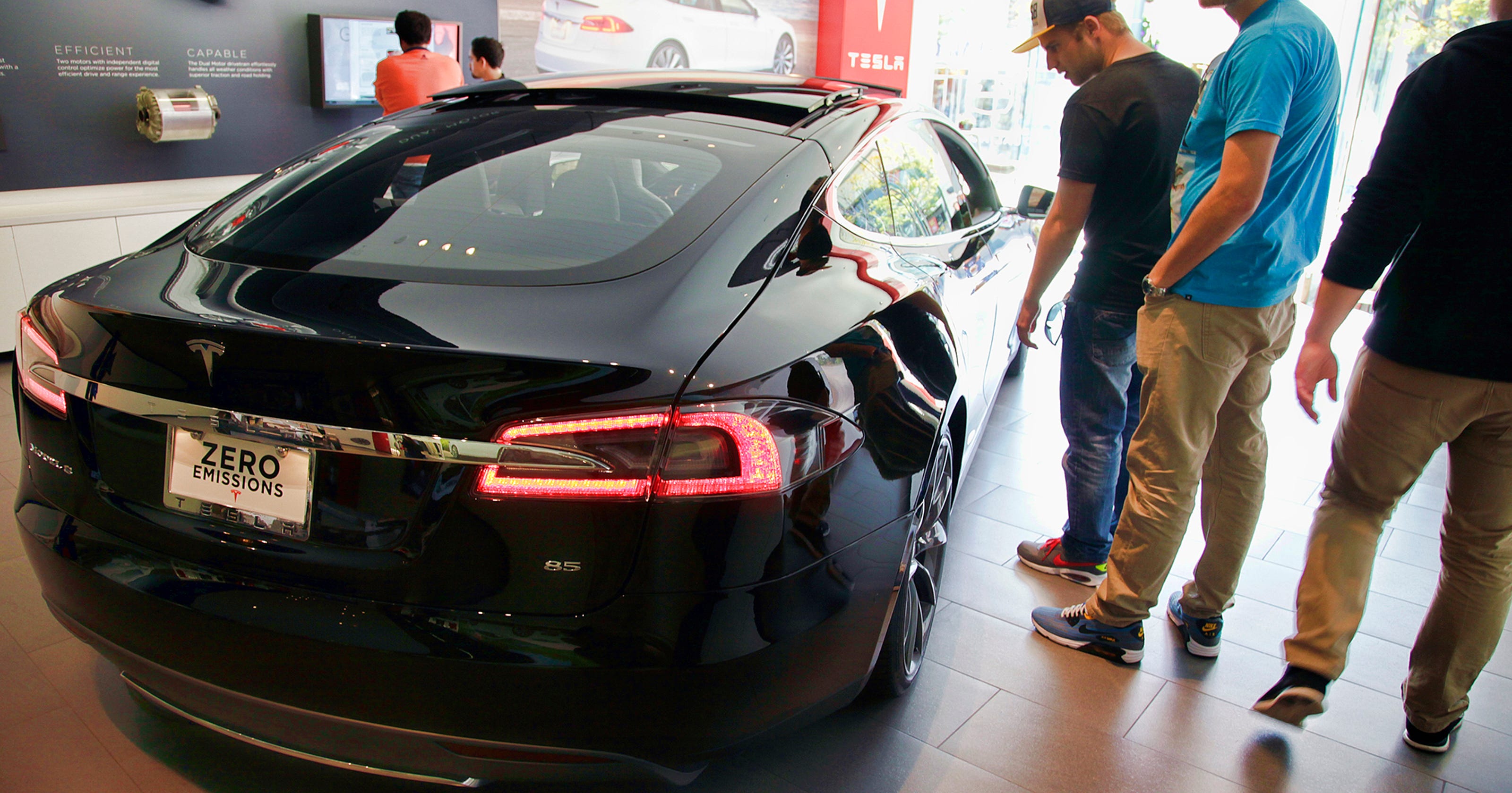 Economics on electric cars face reset3200 x 1680