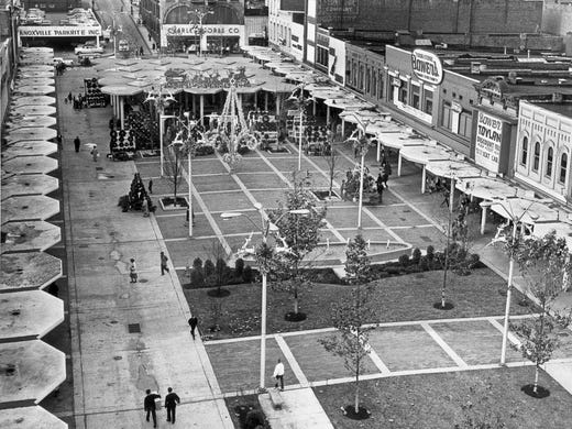 Market Square Mall gets decked out for Christmas on