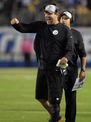 Pittsburgh Steelers injured quarterback Ben Roethlisberger celebrates against the Chargers.