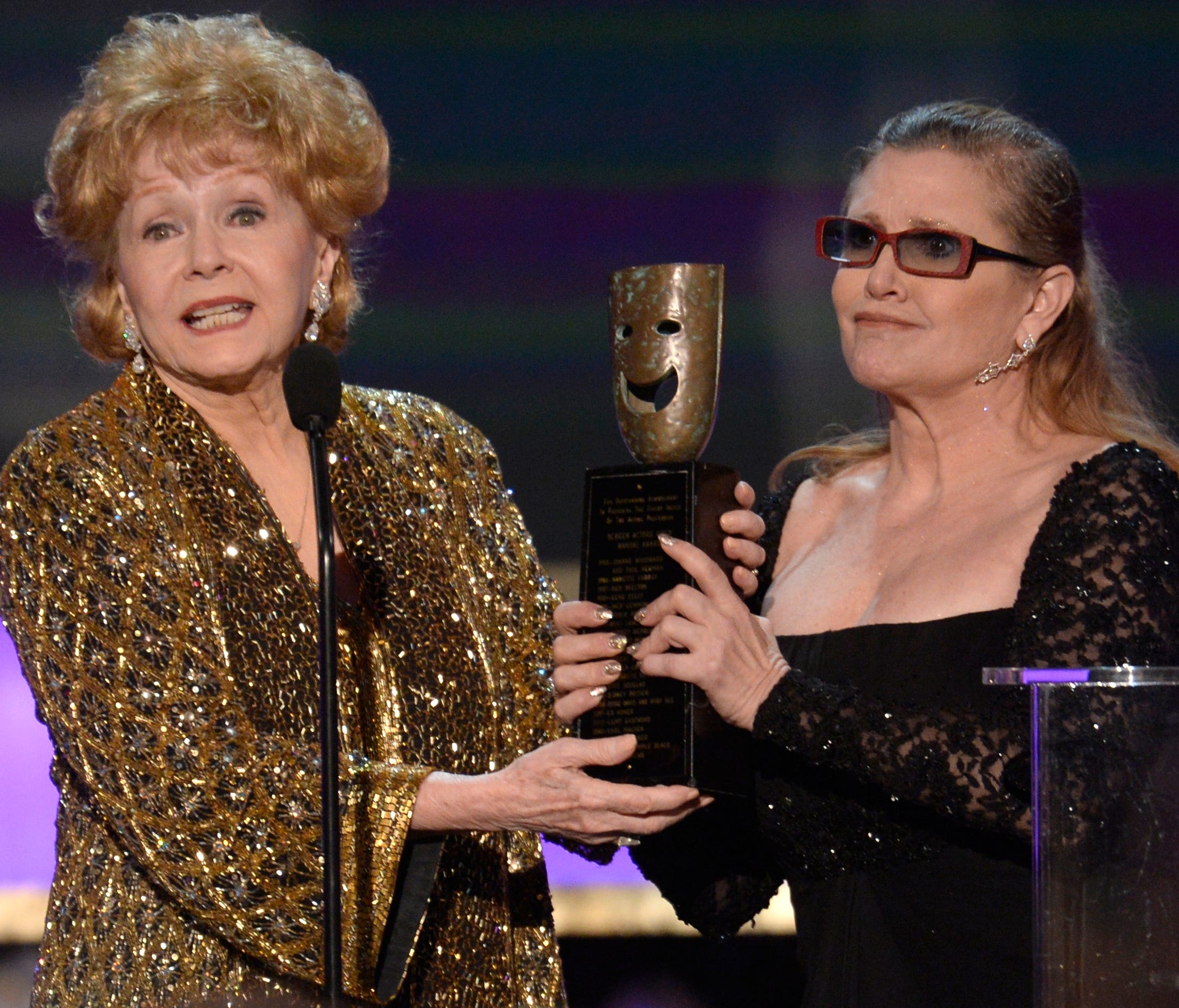 1/25/15 6:06:35 PM -- Los Angeles, CA, U.S.A  -- Carrie Fisher presents the Screen Actors Guild Annual Life Achievement Award to her mother Debbie Reynolds during the 21st Screen Actors Guild Awards at the Shrine Auditorium in Los Angeles, CA     Pho