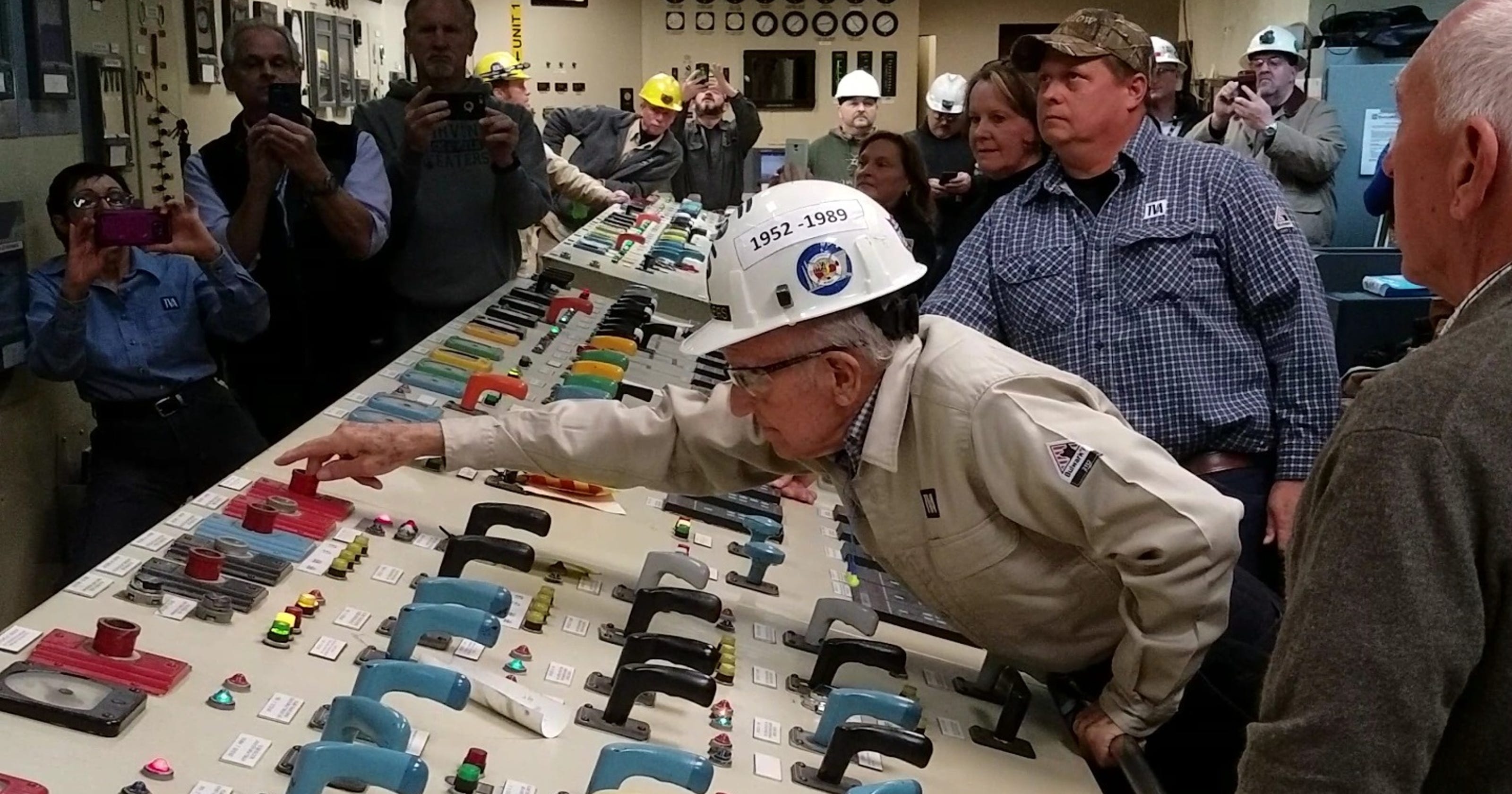 TVA pulls plug on its oldest coal-fired plant in Humphreys County