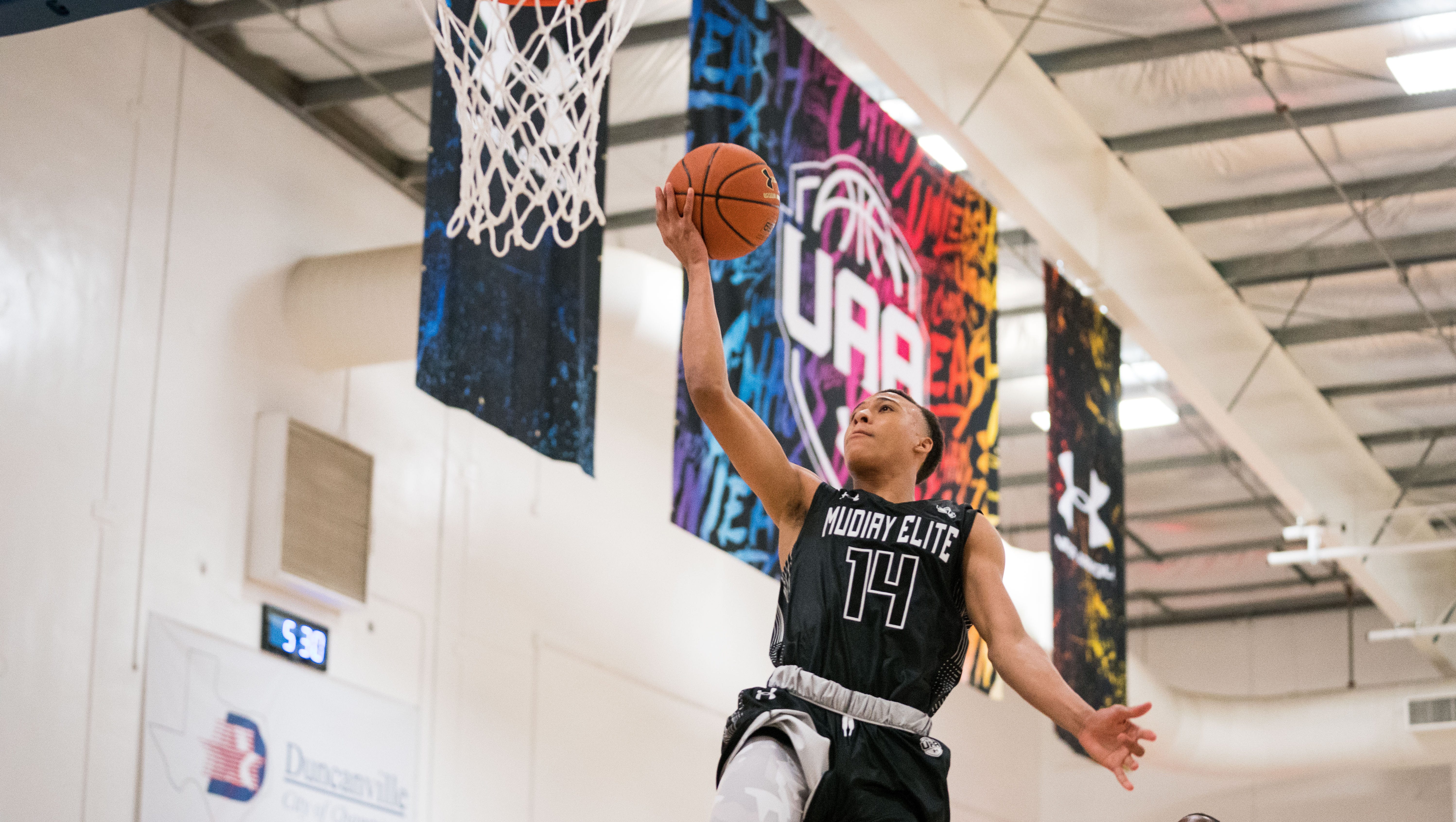 Memphis Basketball Recruiting Rj Hampton Challenges James