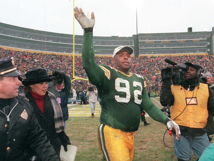 Reggie White bids farewell to the fans following his