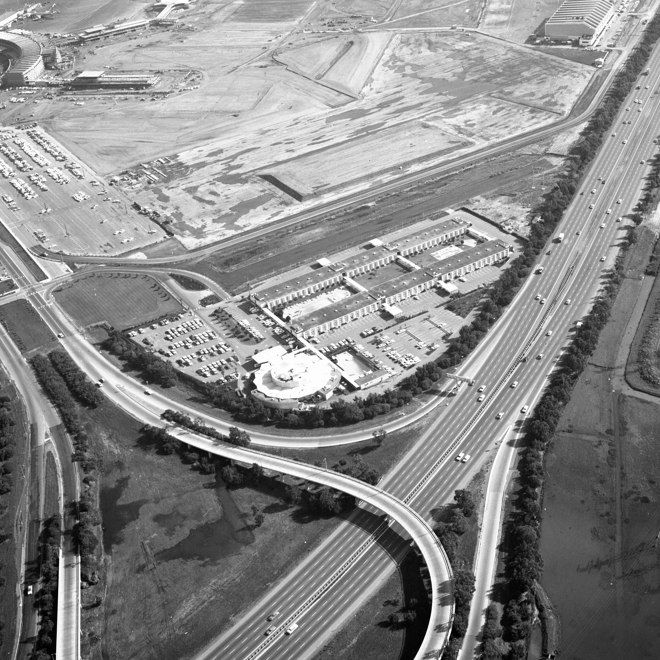 The sprawling San Francisco Airport Hilton opened in 1959.
