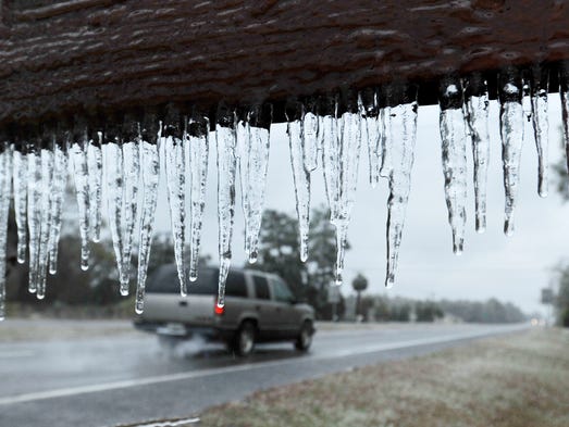Icicles hang from the "Welcome to Hilliard sign" in