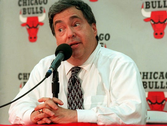 Chicago Bulls general manager Jerry Krause talks with