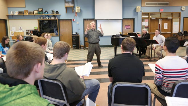 Randal Swiggum, of the Milwaukee Symphony Orchestra, instructs the Lincoln High School Chamber Choir on the piece, "Dona Nobis Pacem." Swiggum will serve as conductor of the concert.