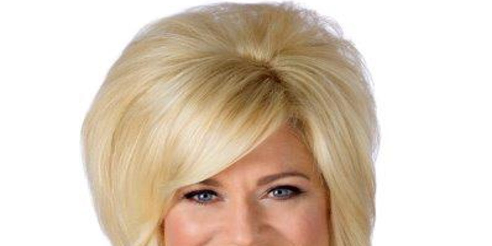Long Island Medium S Theresa Caputo To Bring Live Show