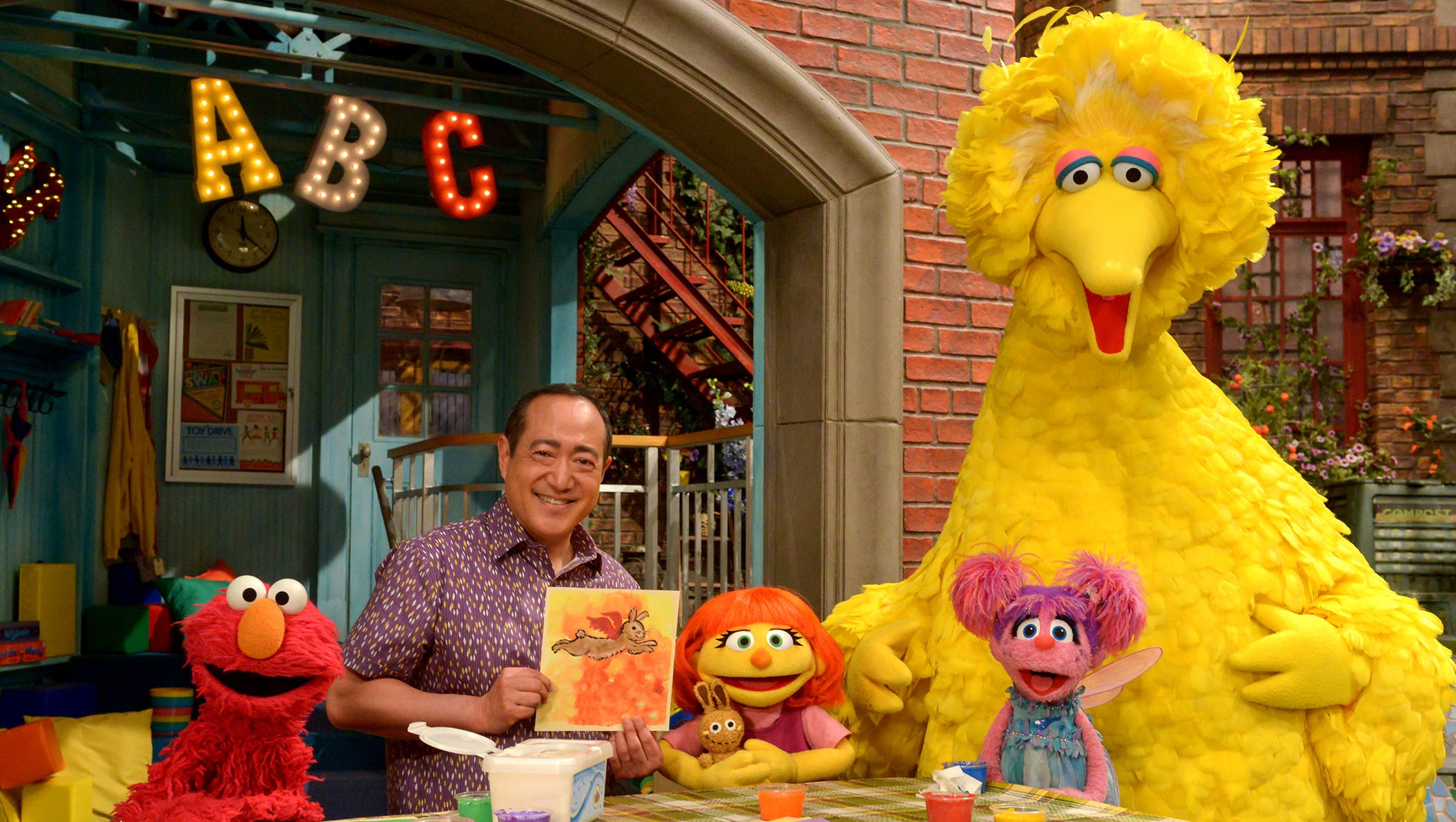 Meet Stacey Gordon The Phoenix Mom Who Plays Sesame Street S First Character With Autism