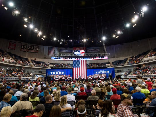 The crowd waits for the Luther Strange for Senate rally