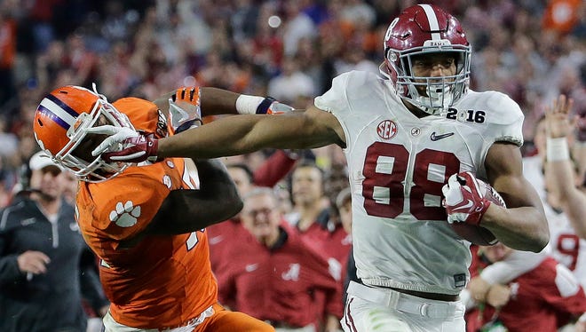 Alabama's O.J. Howard is by far the top-ranked tight end in a strong NFL draft class for the position.