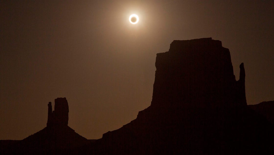 Solar eclipse mania spurs festivals, tours, sold-out hotels