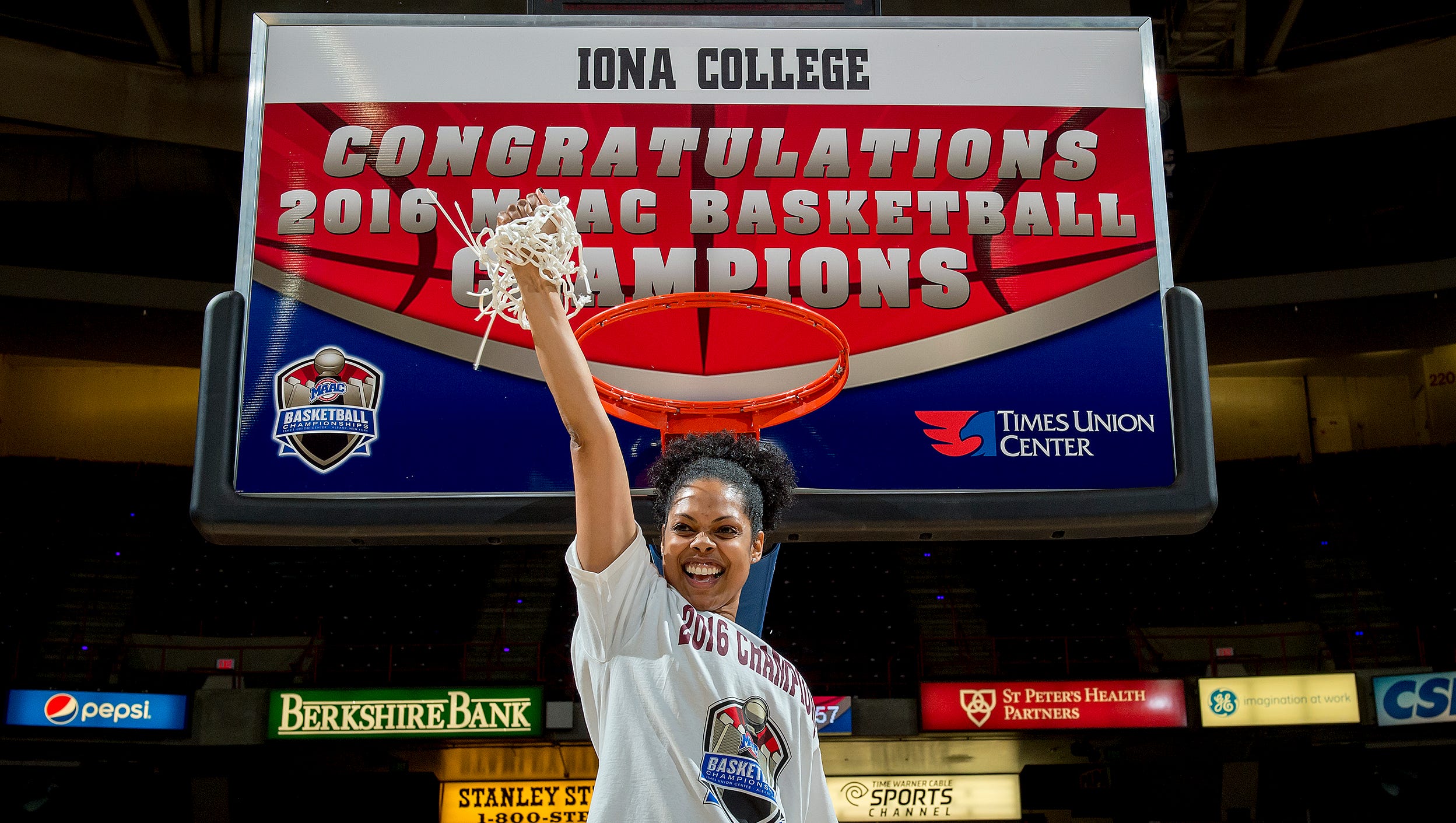 Iona Inks Women S Basketball Coach Billi Godsey To Five Year Extension