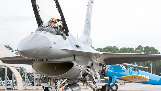 Air Force Viper Team Joins Blue Angels Homecoming Show