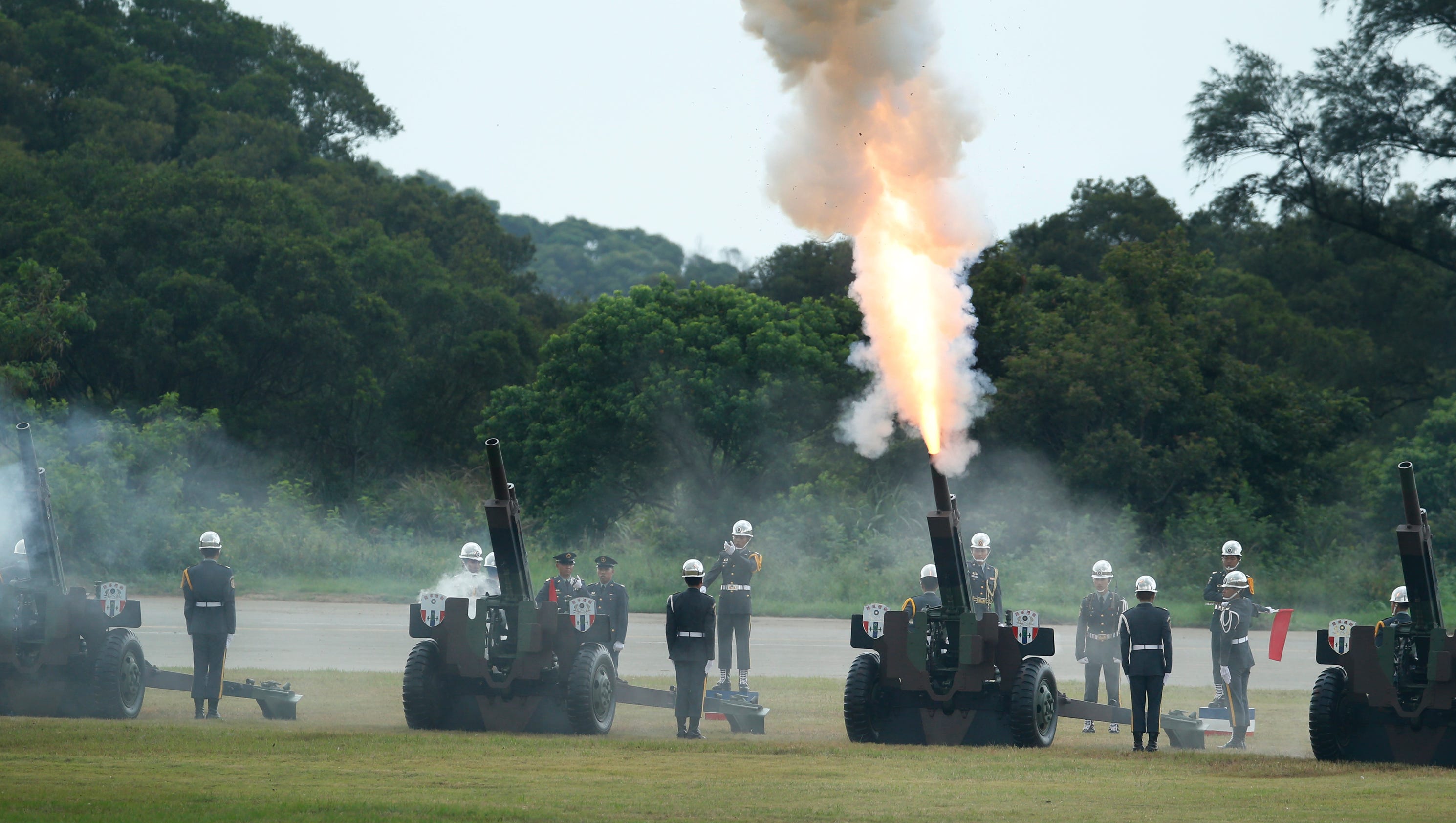 Taiwan stands up to China with World War II military parade