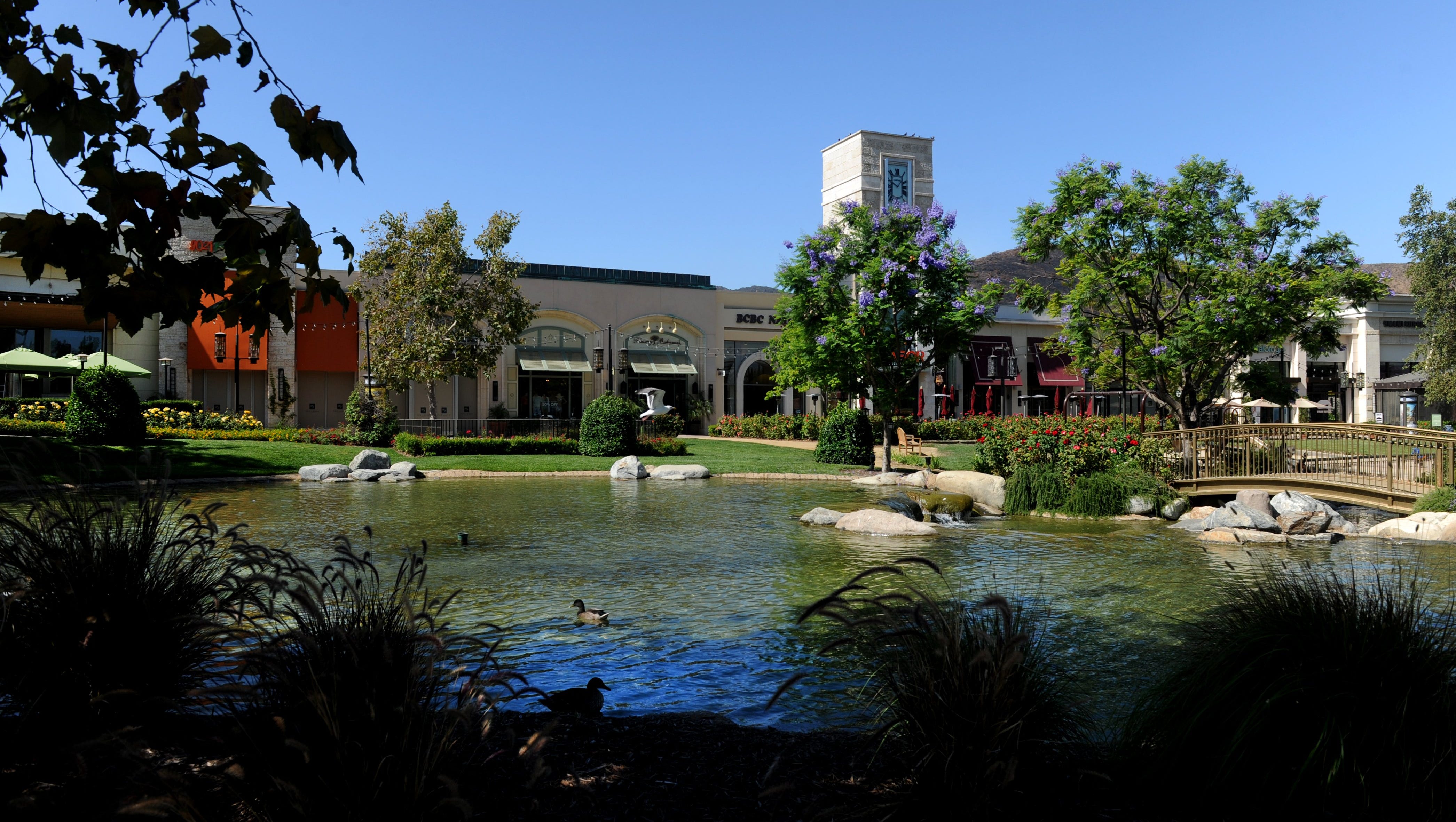 What do residents like and dislike about Thousand Oaks?