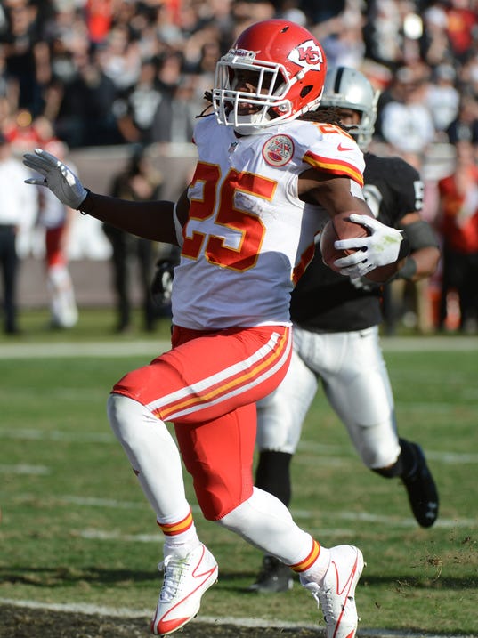 Jamaal Charles has five TDs as Chiefs clinch playoffs