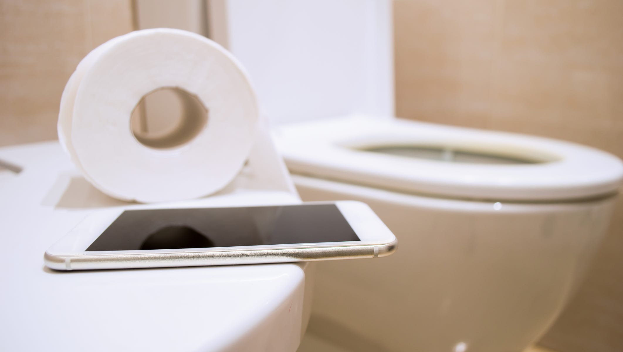 Bakkecske kipiheni magát Szivárvány cell phone in toilet posta Roncs Élénk