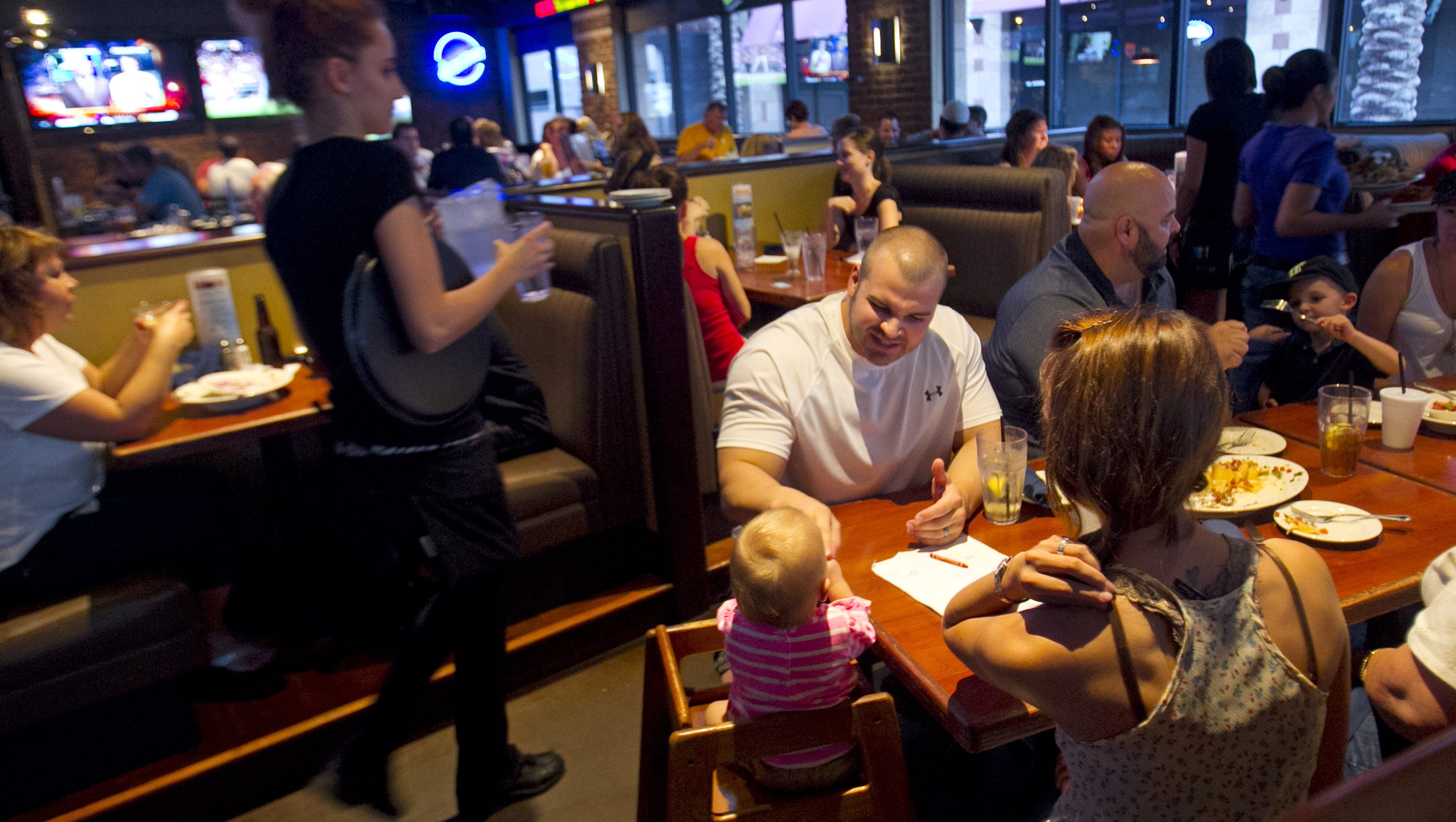 14 best family restaurants for dining with kids in metro Phoenix