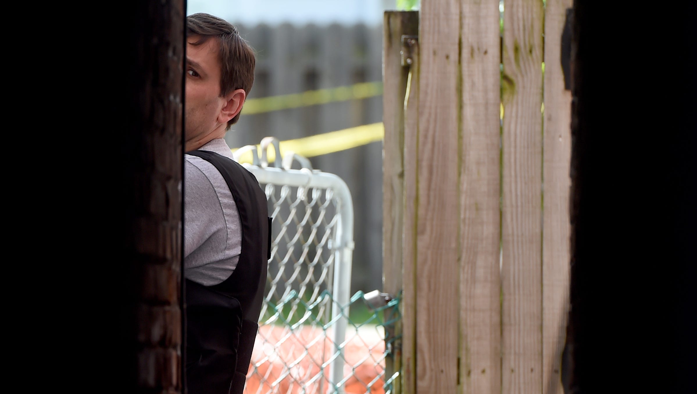 Deputy shot, suspect dies in York shooting