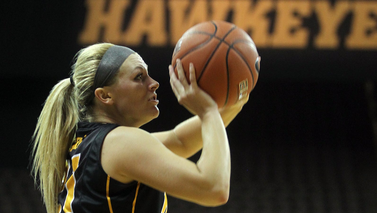 Melissa Dixon shooting her way into Iowa's record book