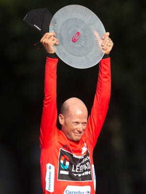 Christopher Horner, of the United States, raises the trophy after winning the Spanish Vuelta.