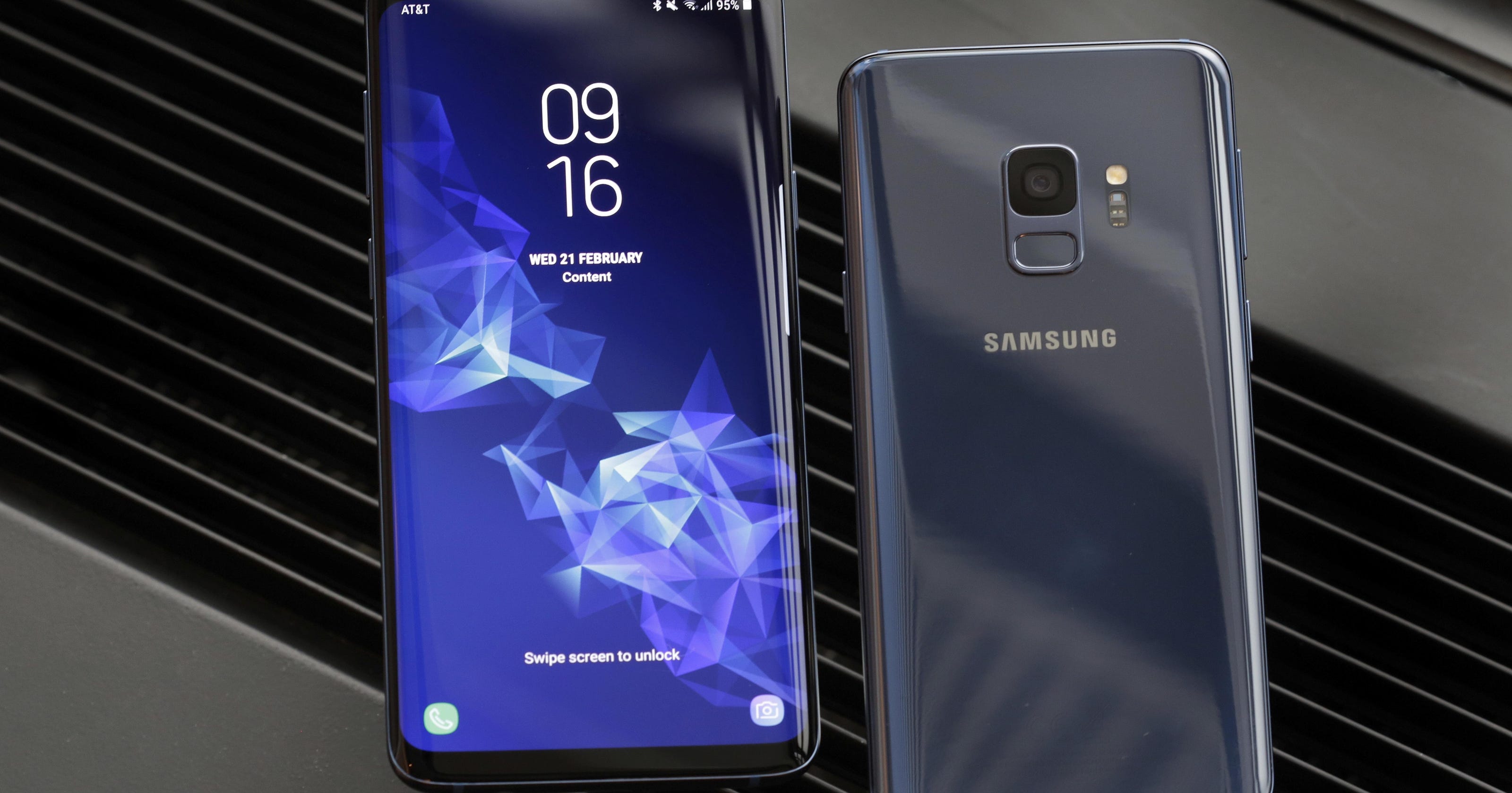 New Samsung phone: New camera, same look, higher price