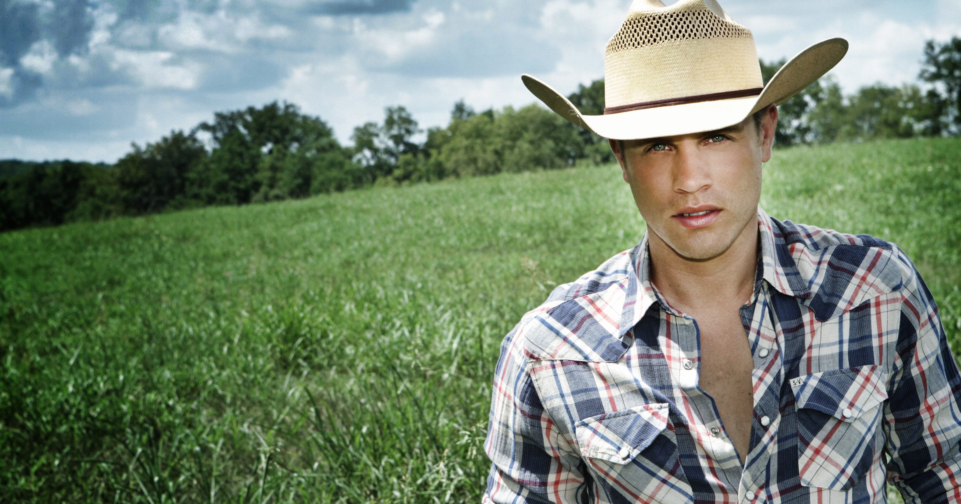 On the Verge Dustin Lynch embraces 'Cowboys and Angels'