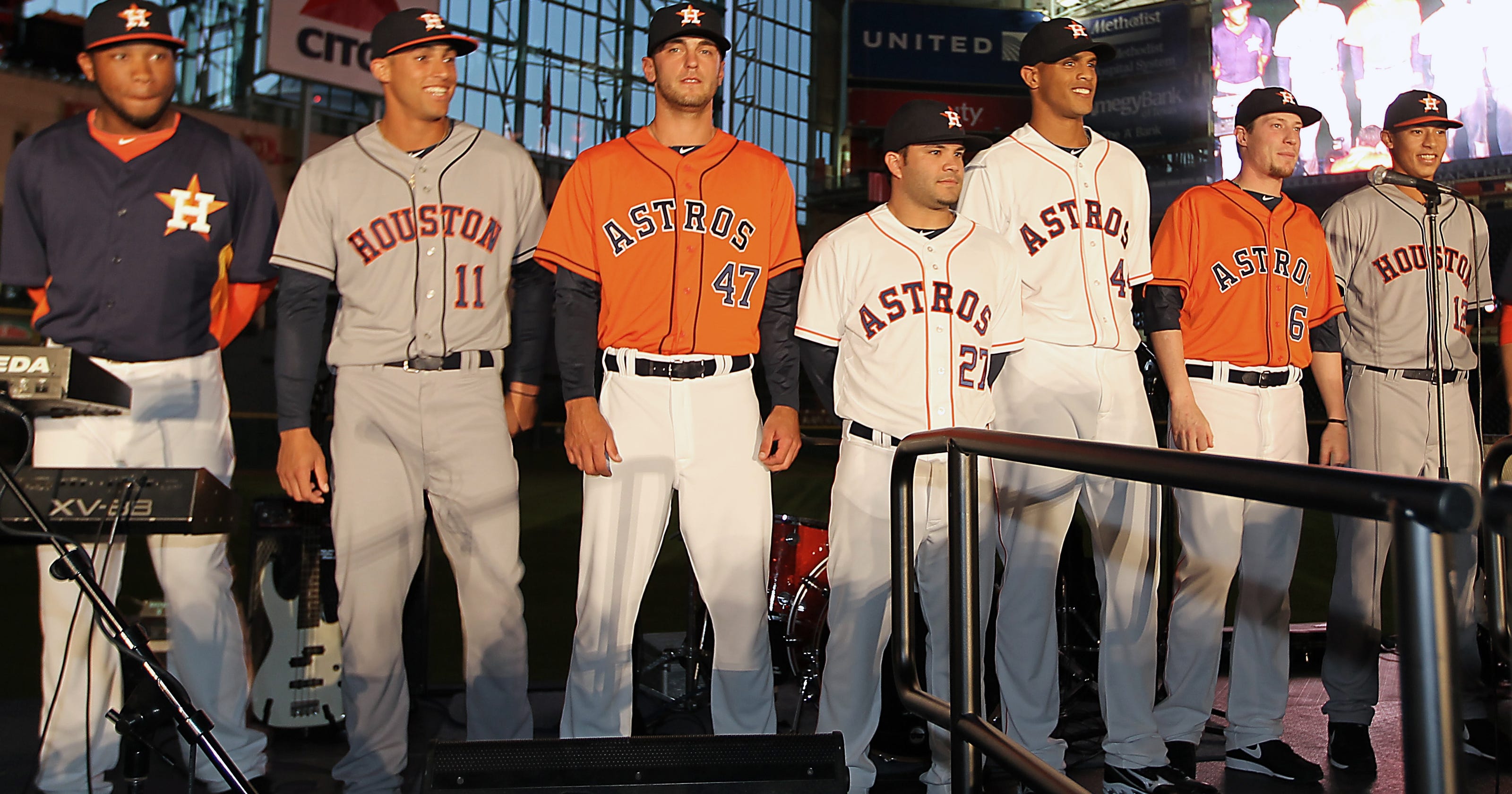 Astros unveil new uniforms for 2013