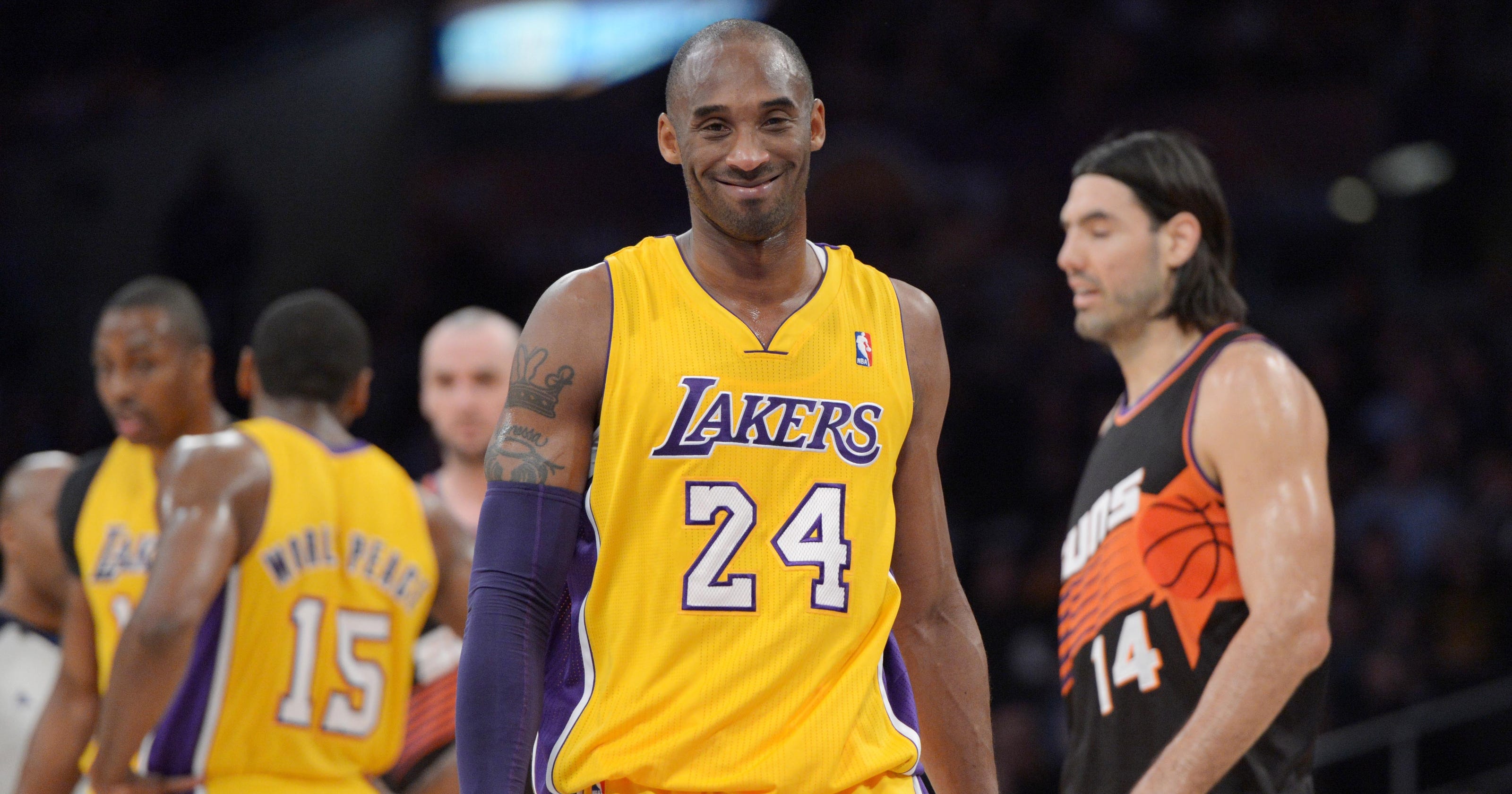 Kobe Bryant hits season low but Lakers push past Suns