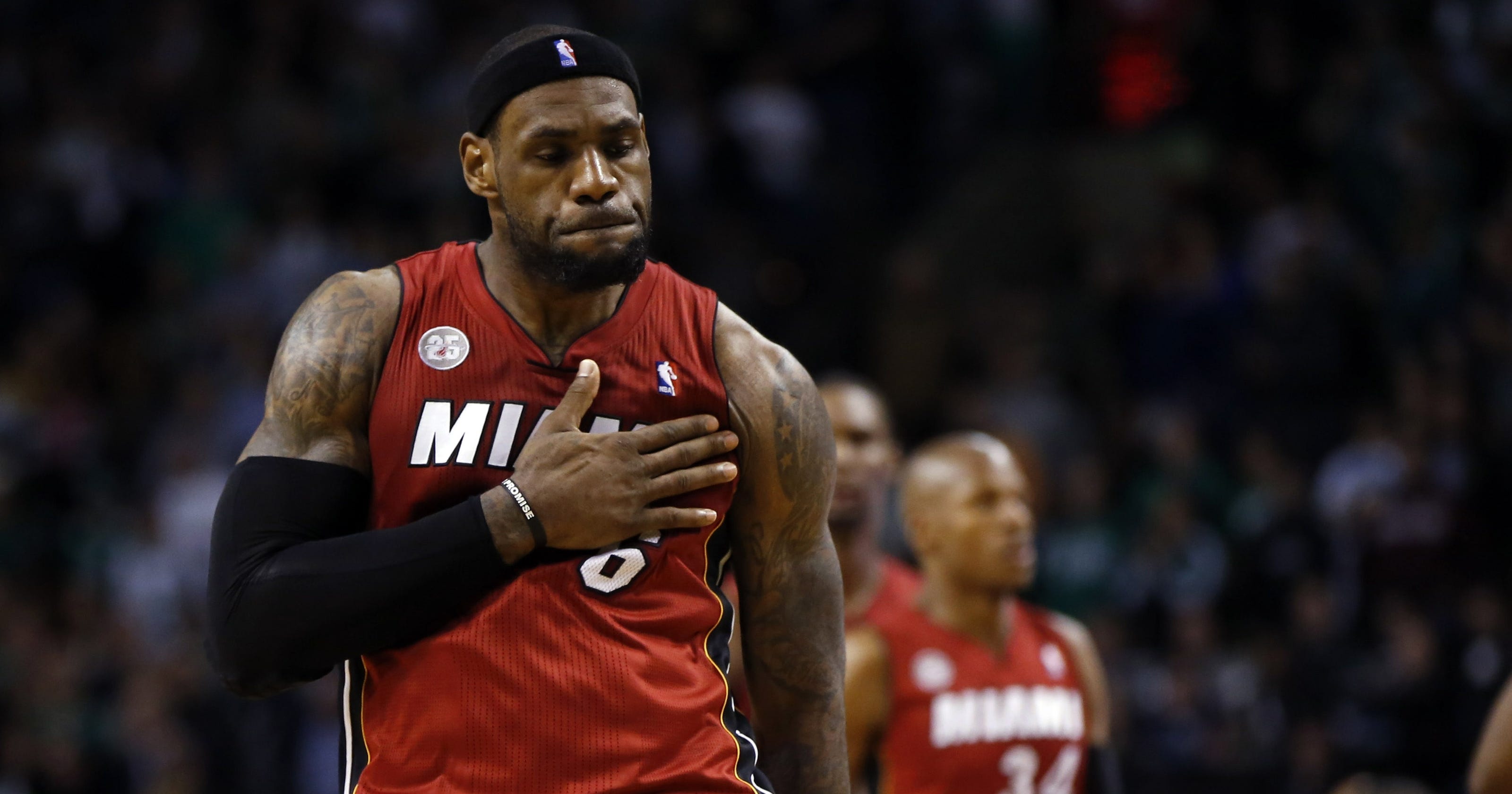 LeBron James keeps Heat streak alive vs. Celtics