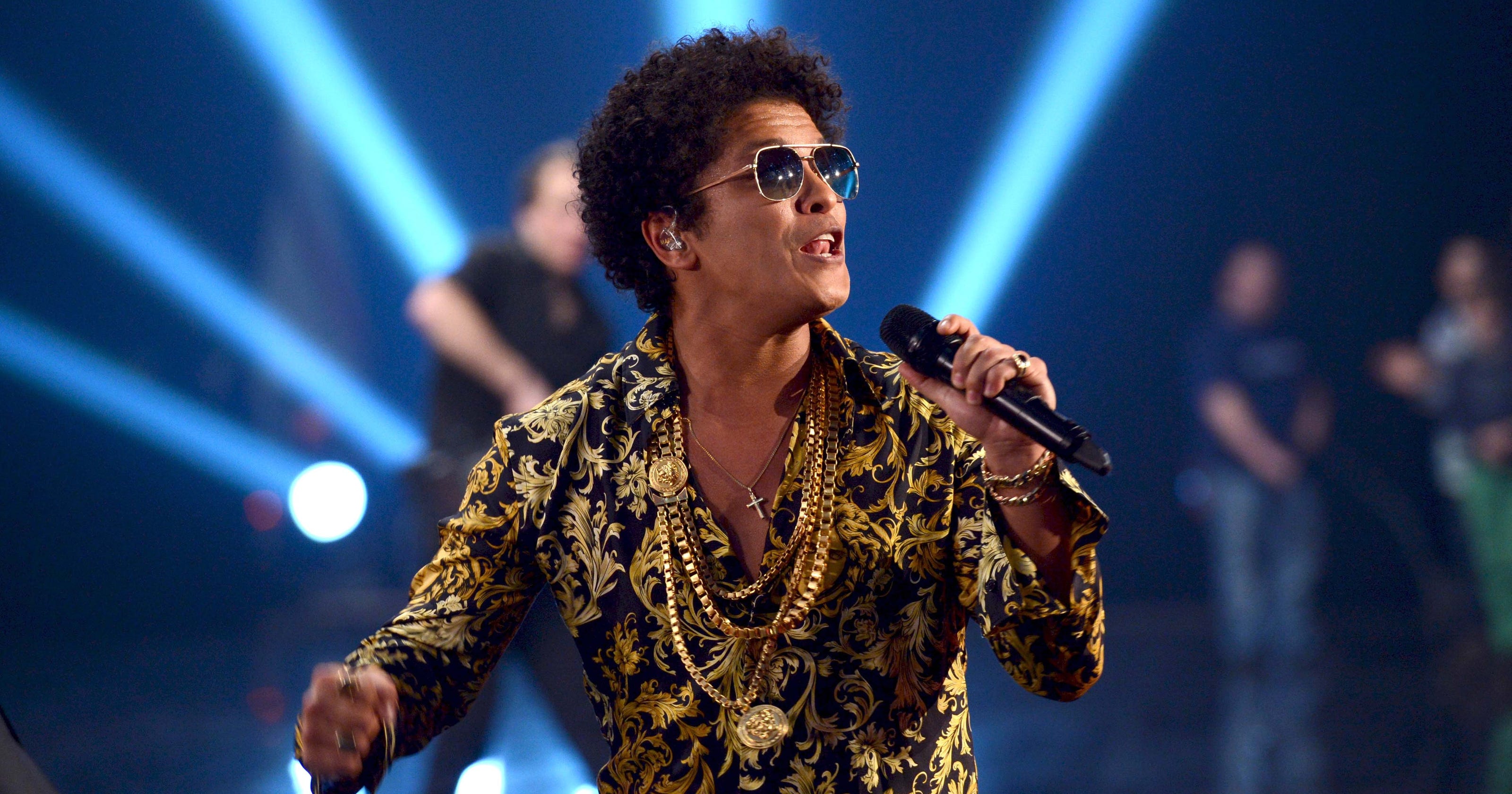 Bruno mars песни. Марк Бруно. Бруно Марс на сцене. Концерт Bruno Mars. Бруно Марс ориентация.