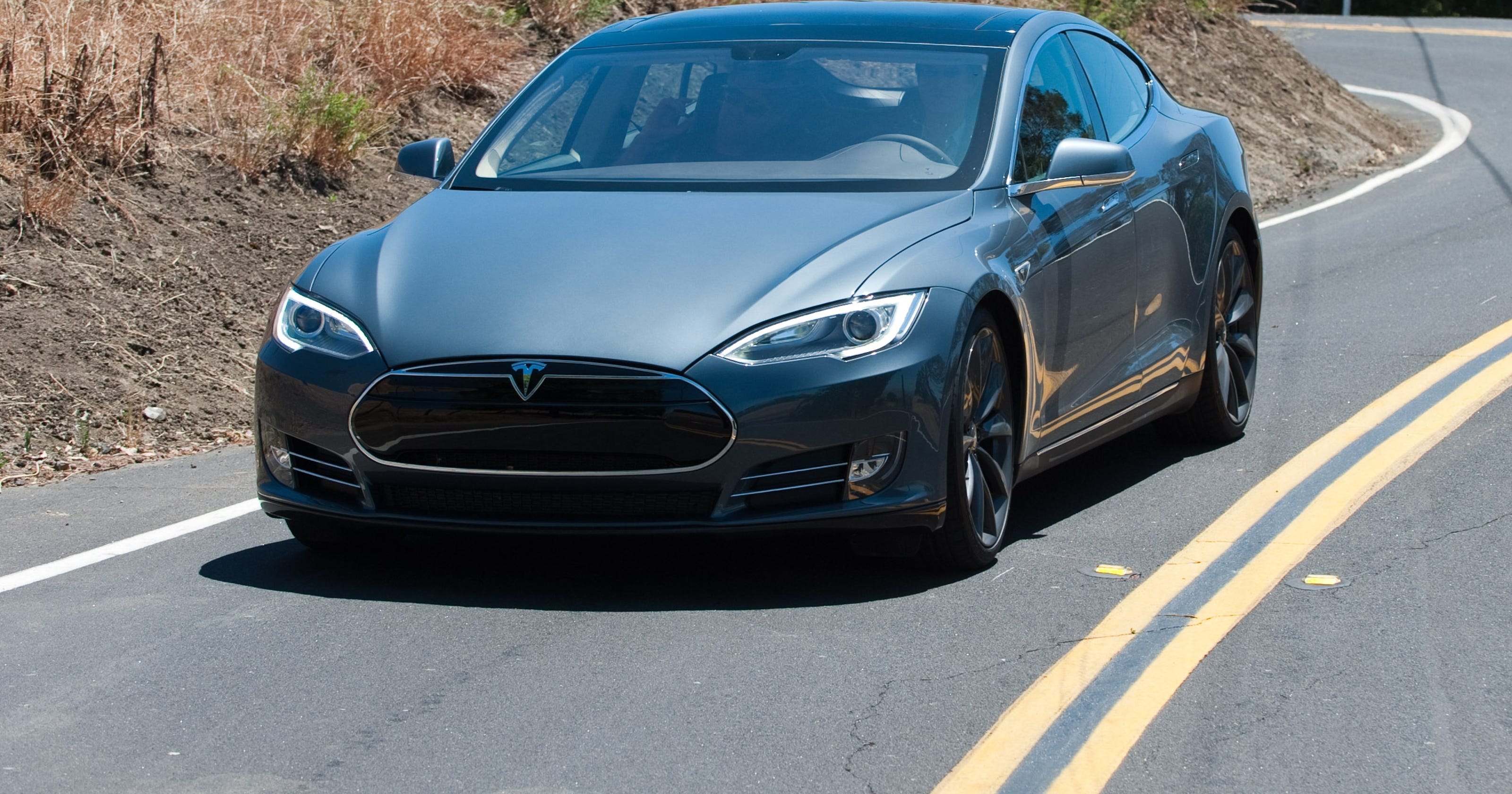 Electric car maker Tesla sees Q1 profit