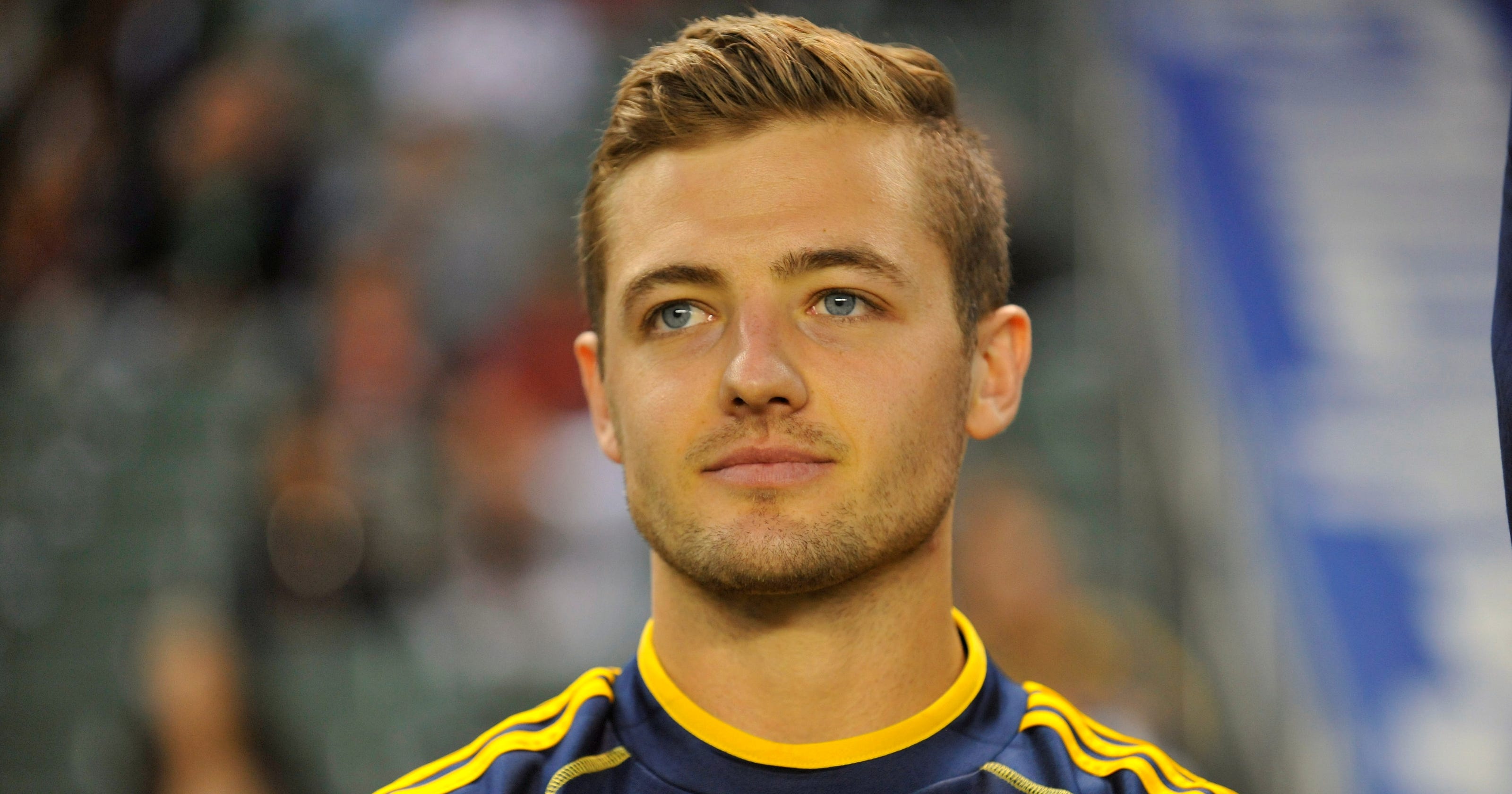 Robbie Rogers makes history as MLS' first openly gay player