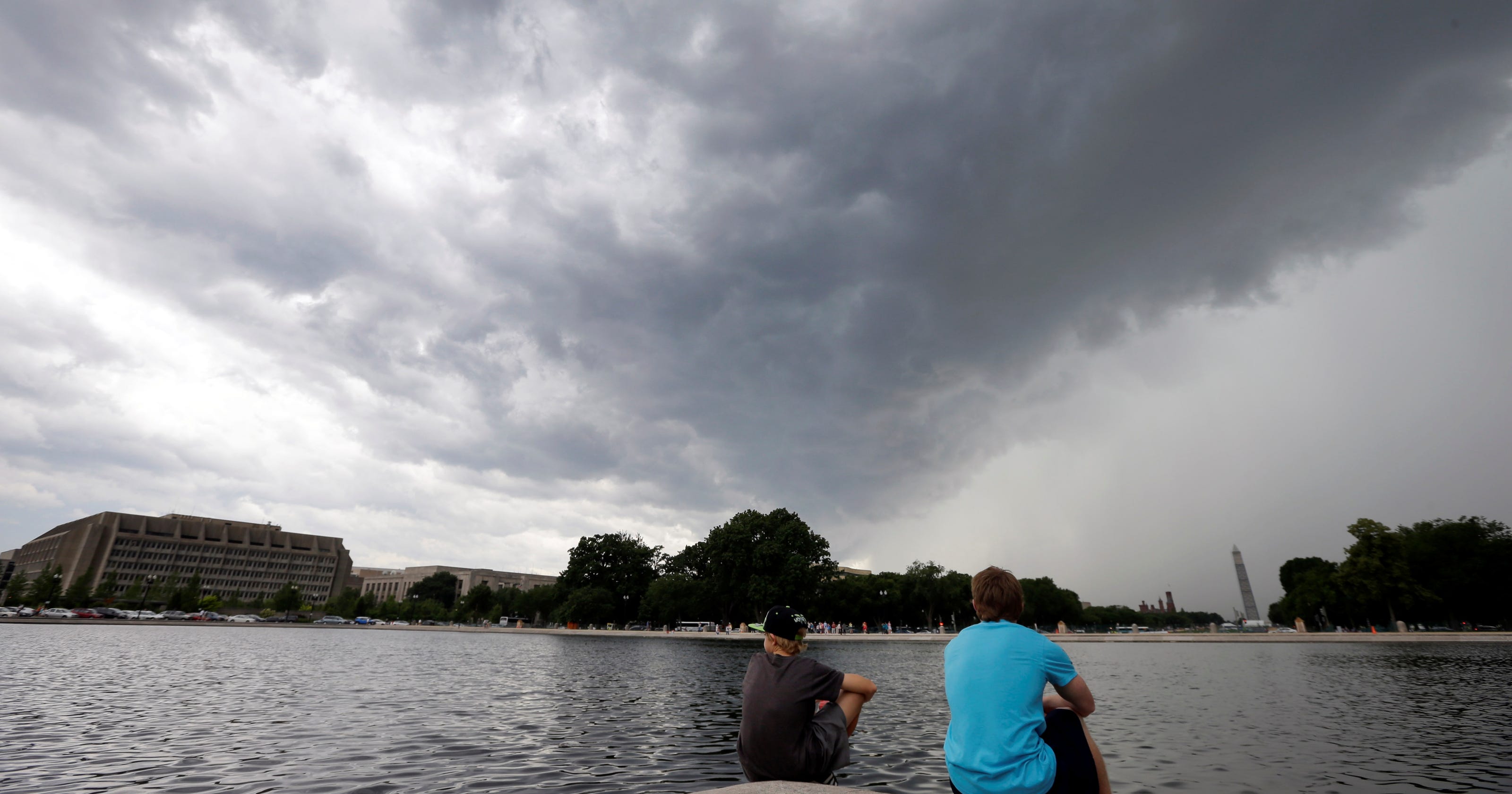 4 killed in massive Mid-Atlantic storm