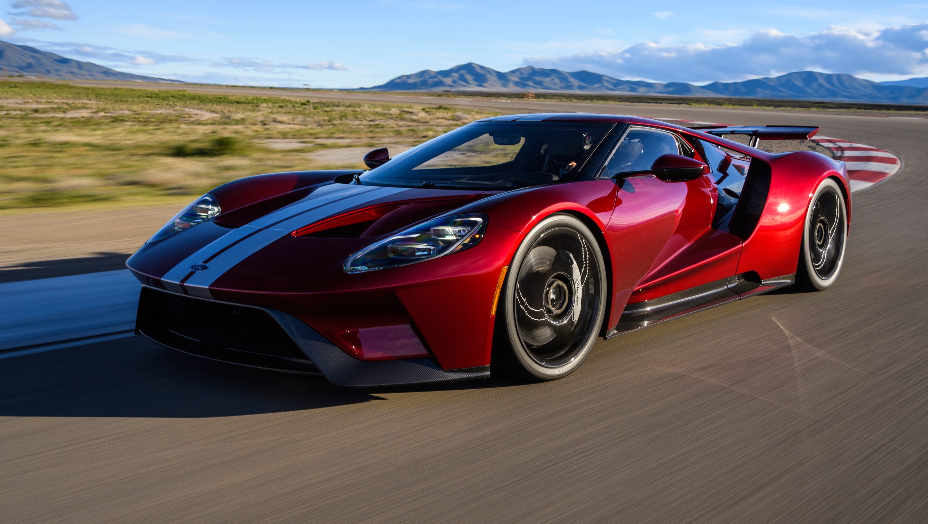 Review Powerful Ford Gt Lives Up To Supercar Status