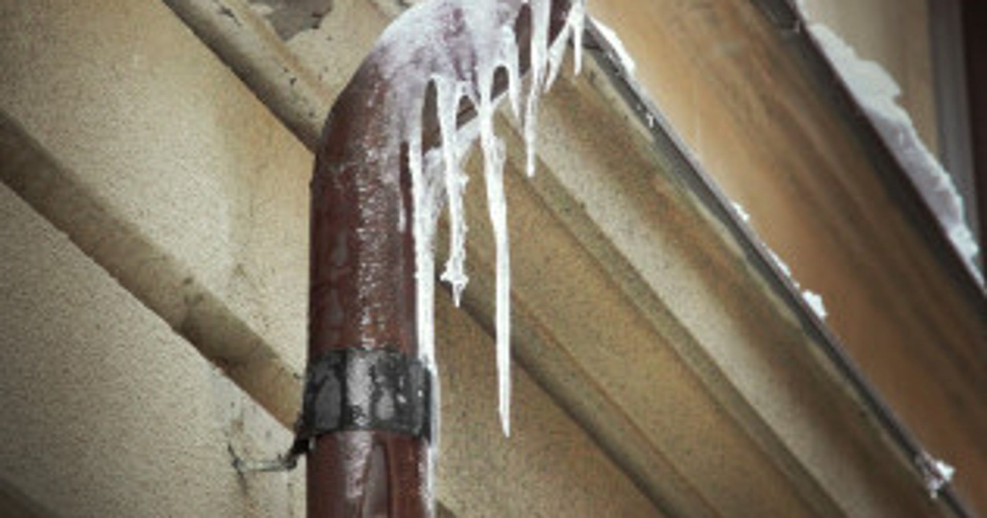How to safely thaw frozen pipes