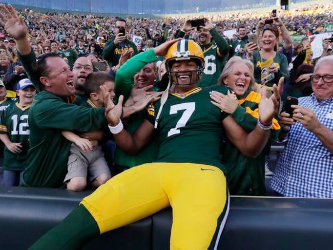 Green Bay Packers quarterback Brett Hundley (7) takes