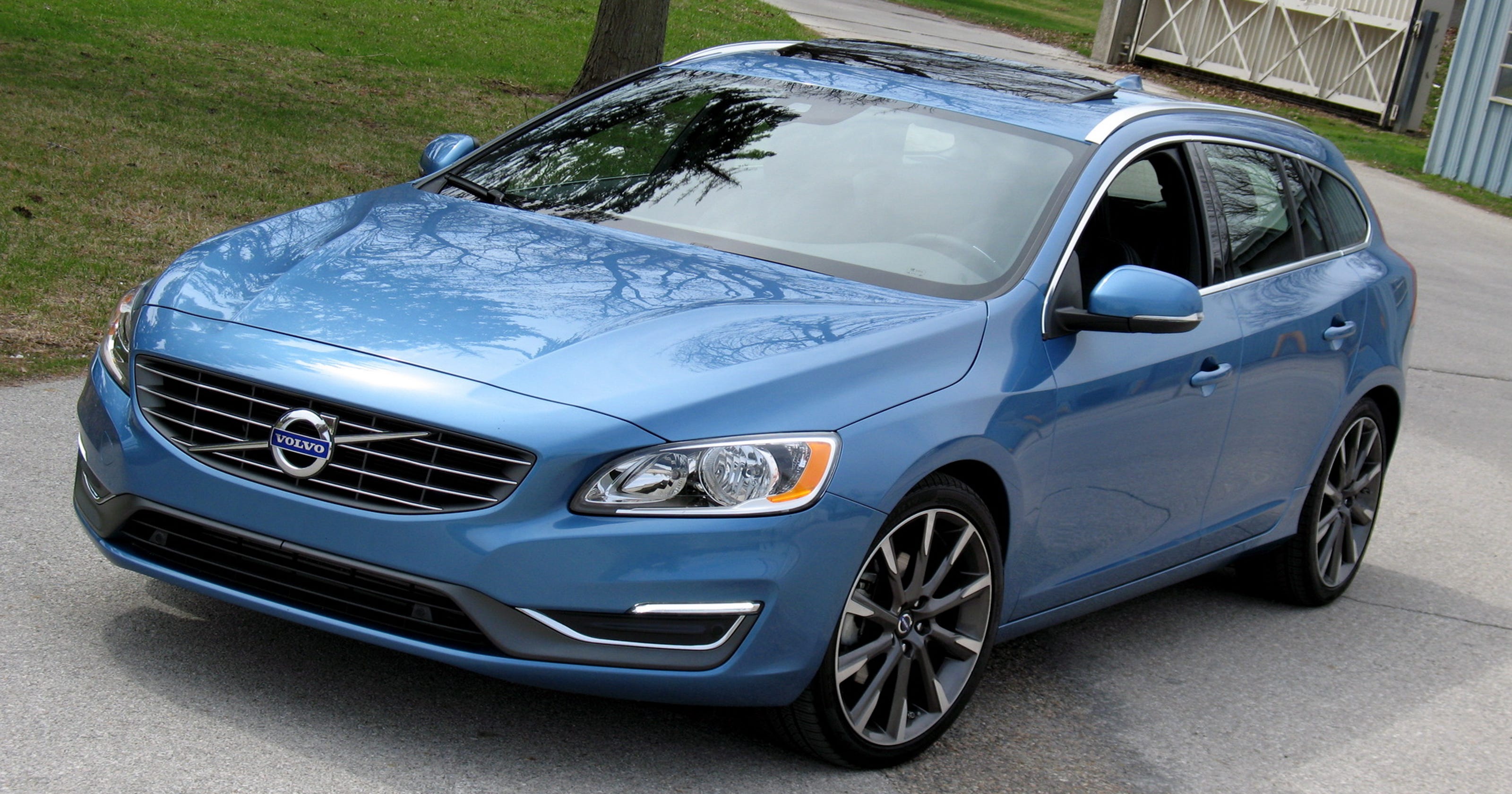 Versatile Luxury 2015 Volvo V60 sport wagon