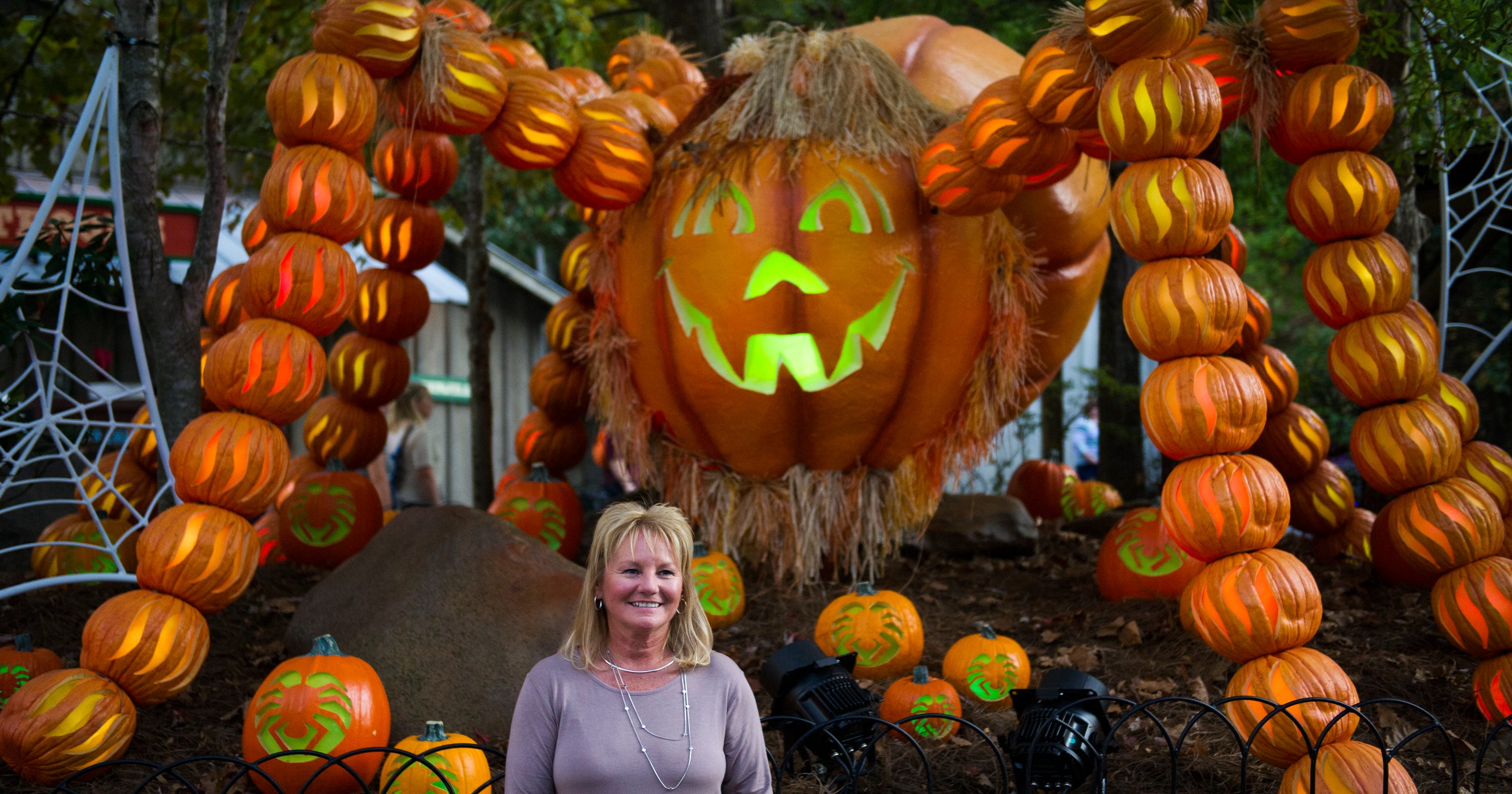 Dollywood lights up with pumpkinthemed experience