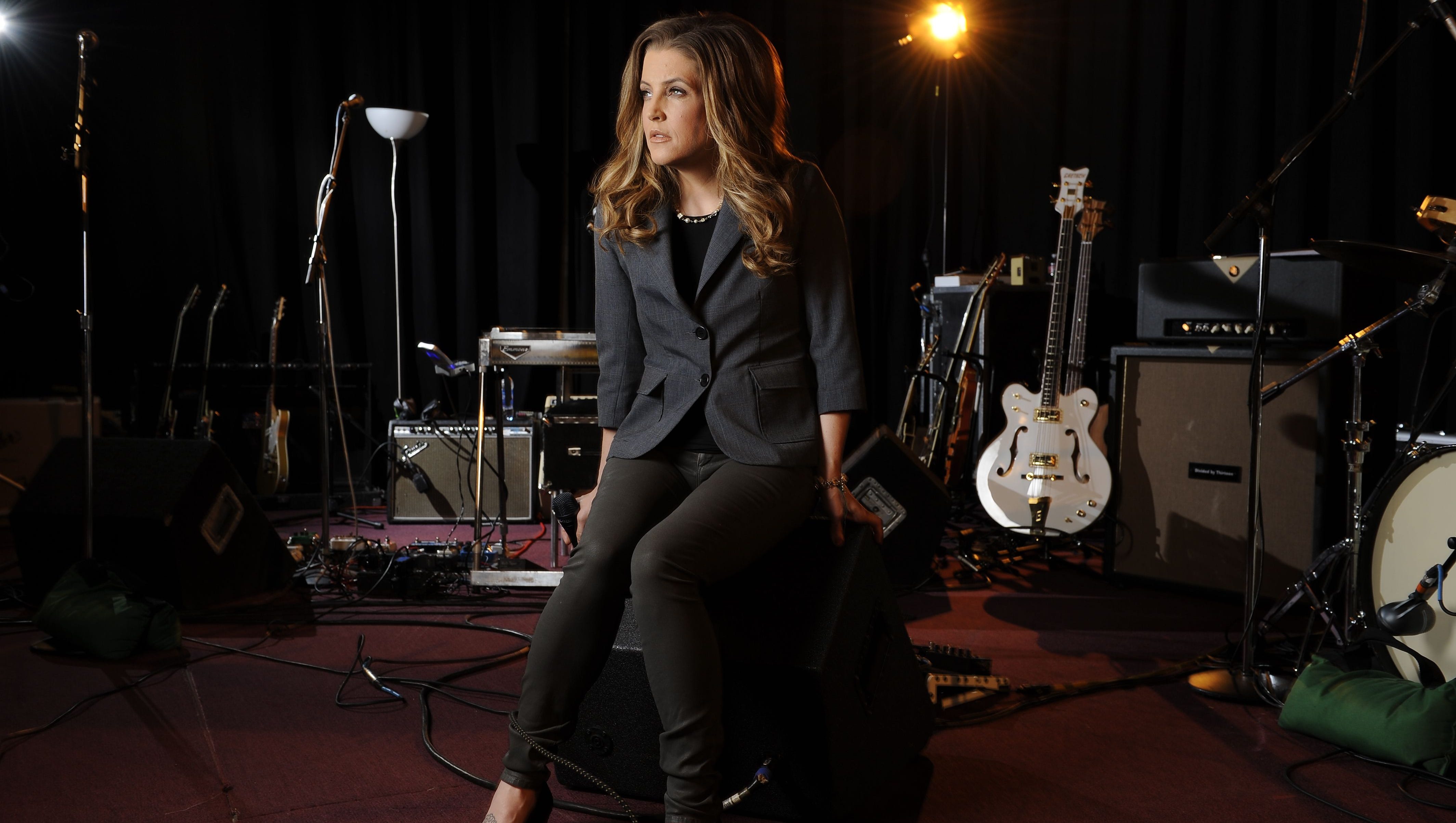 Lisa Marie Presley Joins List Of Celebs Who Ve Lost It Nearly All * due to the strange nature of being a celebrity there are often expenses that cannot be avoided.